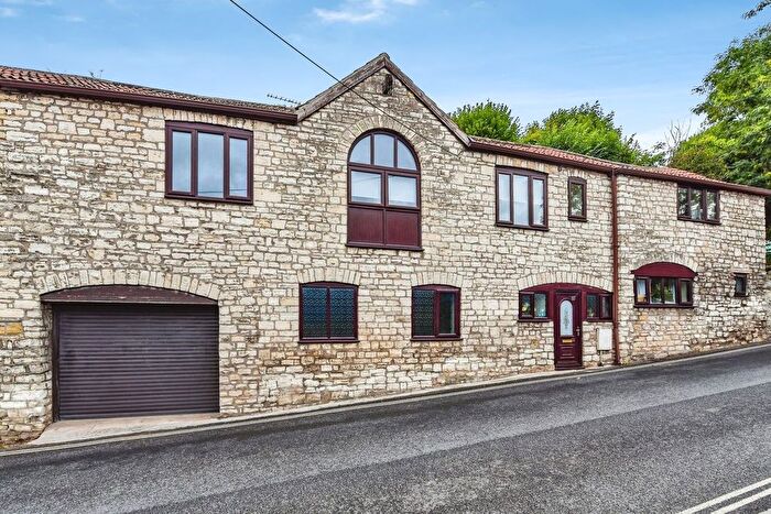 3 Bedroom Semi-detached House For Sale In Bath Old Road, Radstock, BA3