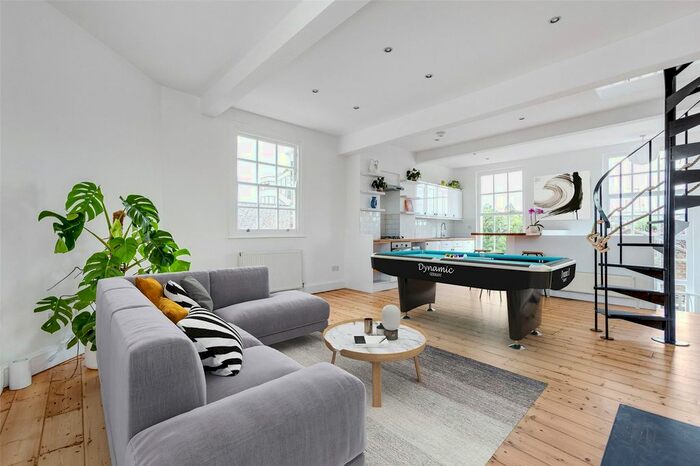 2 Bedroom Maisonette To Rent In Aldensley Road, Brackenbury Village, W6