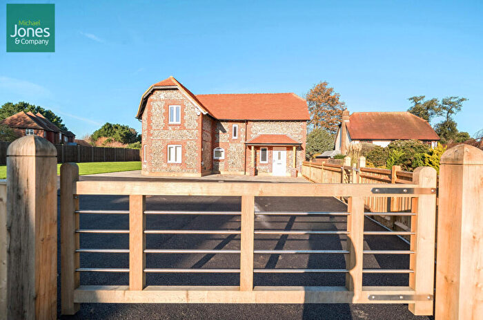 4 Bedroom Detached House To Rent In Roundstone Lane, Angmering, Littlehampton, West Sussex, BN16
