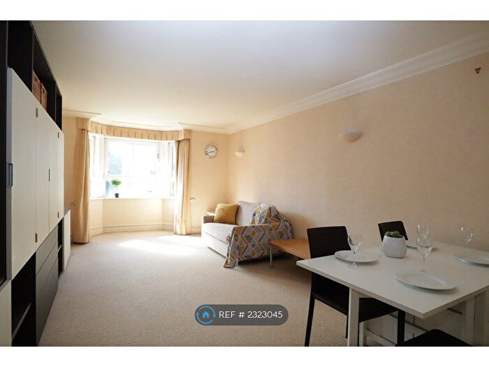 2 Bedroom Flat To Rent In Regent Court, London, W8