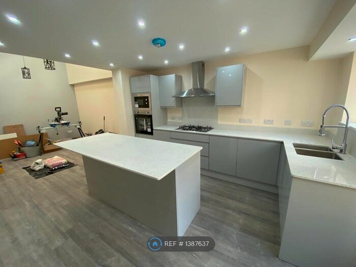 3 Bedroom Flat To Rent In Comberton Terrace, Kidderminster, DY10