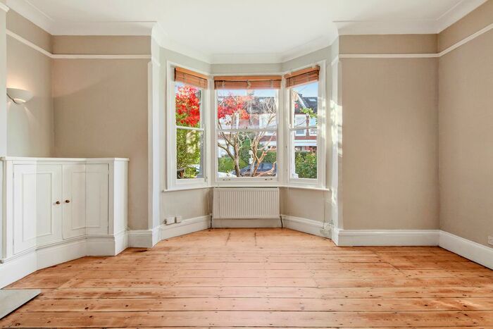 3 Bedroom Flat To Rent In Tivoli Road, Crouch End, London, N8