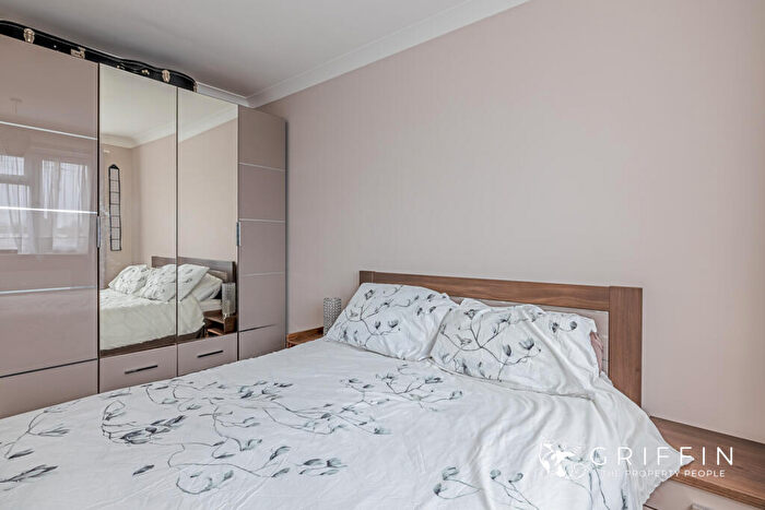 2 Bedroom Maisonette For Sale In West Road, South Ockendon, RM15