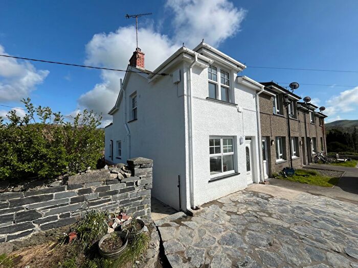 3 Bedroom End Of Terrace House To Rent In Penygraig, Bryncrug, LL36