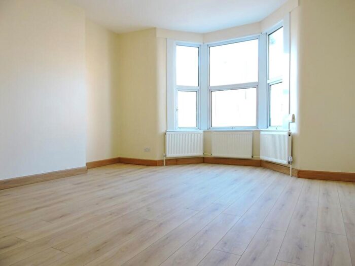 3 Bedroom Flat To Rent In Hight Street, EN3