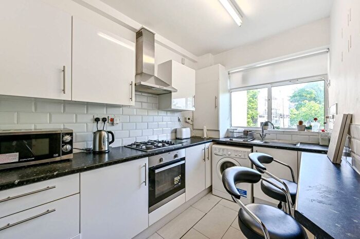 2 Bedroom Flat To Rent In Rochester Court, Camden, London, NW1