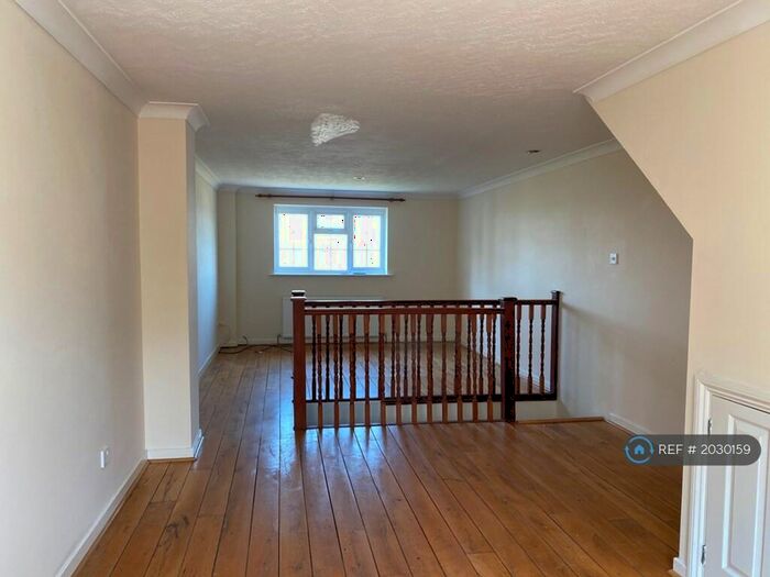 3 Bedroom Terraced House To Rent In Kings Row, Rochester, ME1