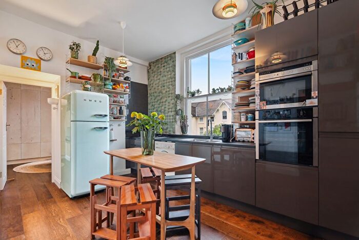 2 Bedroom Flat For Sale In Marlborough Road, Richmond, TW10