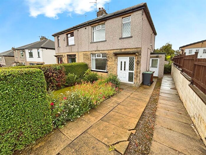 3 Bedroom Semi-Detached House For Sale In High House Avenue, Bradford, BD2