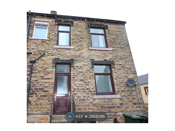 2 Bedroom Terraced House To Rent In Nabcroft Rise, Huddersfield, HD4