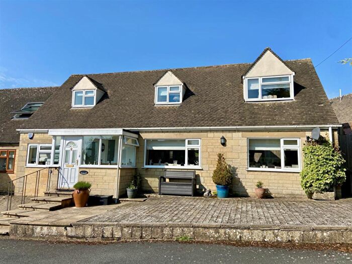 4 Bedroom Semi-Detached House For Sale In Mount Pleasant Close, Stow-on-the-Wold, GL54