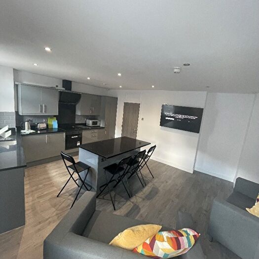 4 Bedroom Flat To Rent In Headford Street, Sheffield, S3