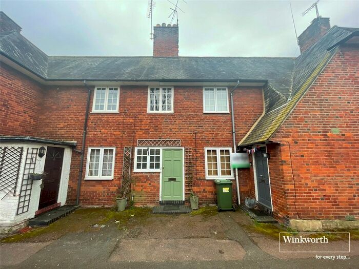 2 Bedroom Maisonette To Rent In Roe End, Kingsbury, London, NW9