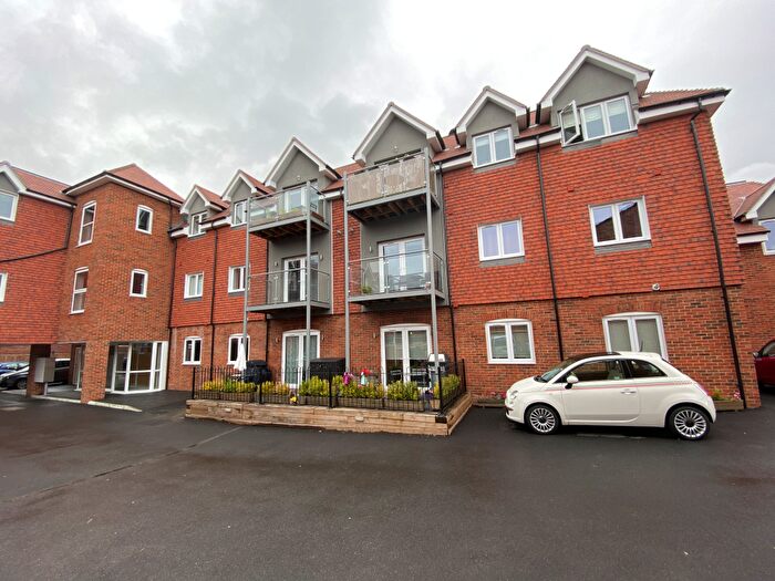 2 Bedroom Flat To Rent In Brookwood/woking, GU24