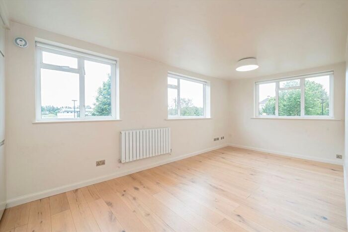 2 Bedroom Flat To Rent In Cavendish Road, Chiswick, W4