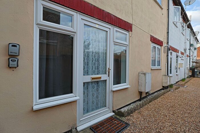 2 Bedroom Terraced House To Rent In Frederick Str, London, LU2