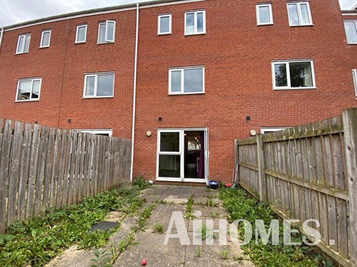 4 Bedroom House To Rent In Flixton Road, Manchester, M13