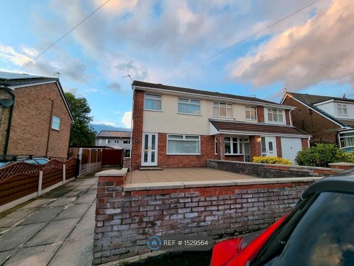 3 Bedroom Semi-Detached House To Rent In Hereford Way, Middleton, Manchester, M24