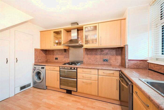 3 Bedroom Flat To Rent In Woking Close, London, SW15