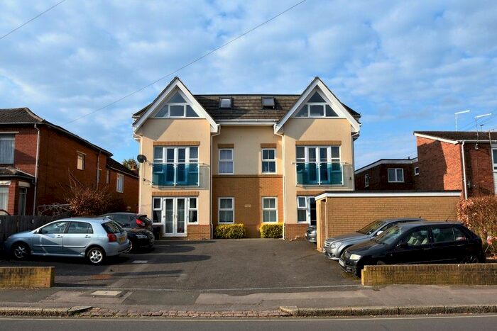 2 Bedroom Flat To Rent In Millbrook Road East, Southampton, SO15
