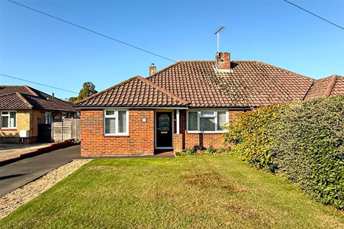 2 Bedroom Bungalow For Sale In Mill Lane, Littlehampton, West Sussex, BN17
