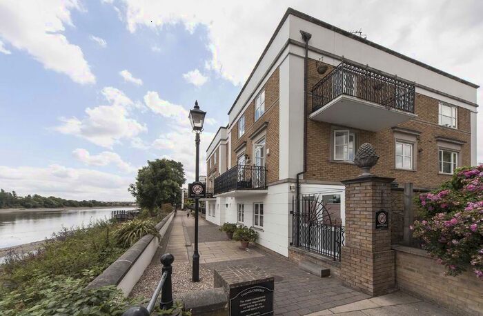 2 Bedroom Flat To Rent In Thames Crescent, London, W4