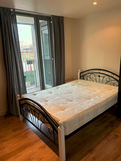 2 Bedroom Flat To Rent In Bacon Street, London, E2