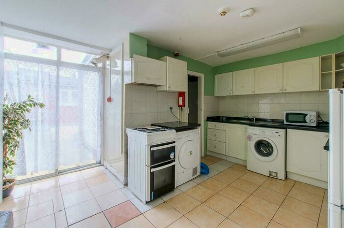 4 Bedroom House To Rent In Caistor Park Road, Stratford, London, E15