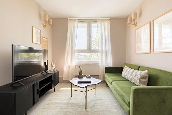 3 Bedroom Flat For Sale In Newington Green, Hathersage Court Newington Green, N1