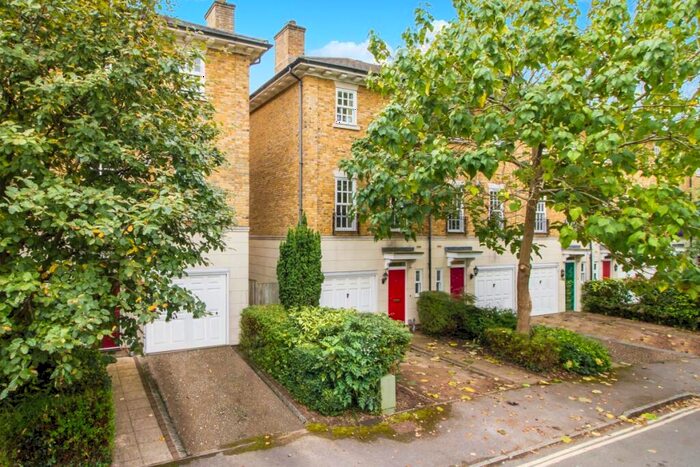 4 Bedroom Town House To Rent In Merrivale Square, Oxford, OX2