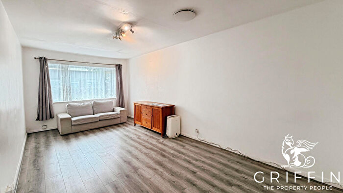 2 Bedroom Flat To Rent In The Retreat, Grays, RM17