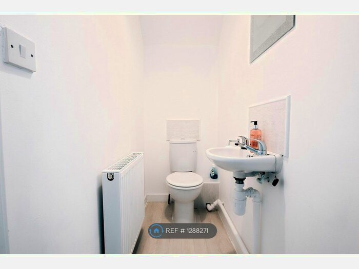 2 Bedroom Semi-Detached House To Rent In Sutton Row, Leeds LS14