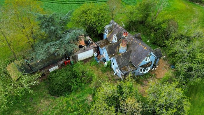 3 Bedroom Character Property For Sale In Yeat Lodge, Wotton Underwood., HP18