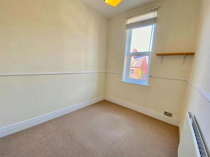 3 Bedroom Flat To Rent In Windsor Avenue, Bensham, Gateshead, NE8