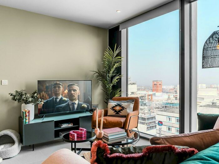 2 Bedroom Apartment To Rent In The Mercian, Broad Street, Birmingham, B15