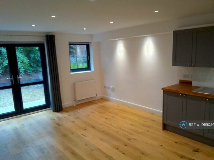 2 Bedroom Flat To Rent In Bond House, Beeston, Nottingham, NG9