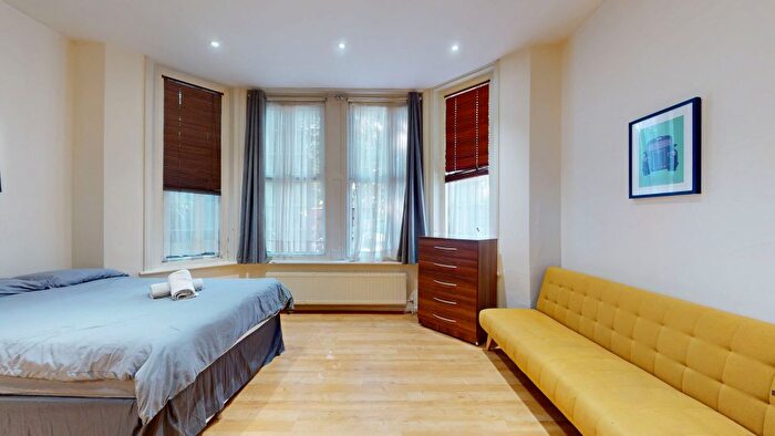 Studio To Rent In Brondesbury Park, NW6