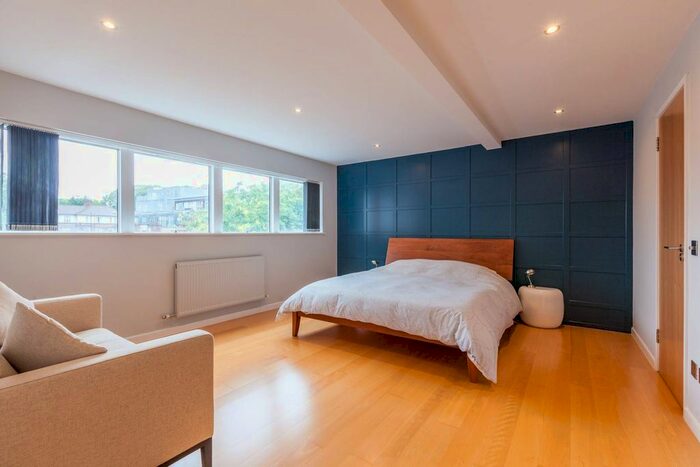 2 Bedroom Flat For Sale In Tanner Street, Bermondsey, London, SE1