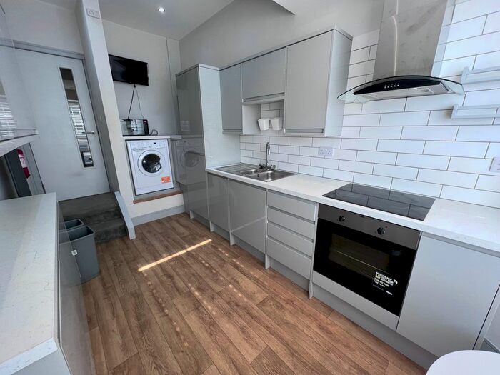 3 Bedroom Flat To Rent In Eversley Road, Sketty, Swansea, SA2