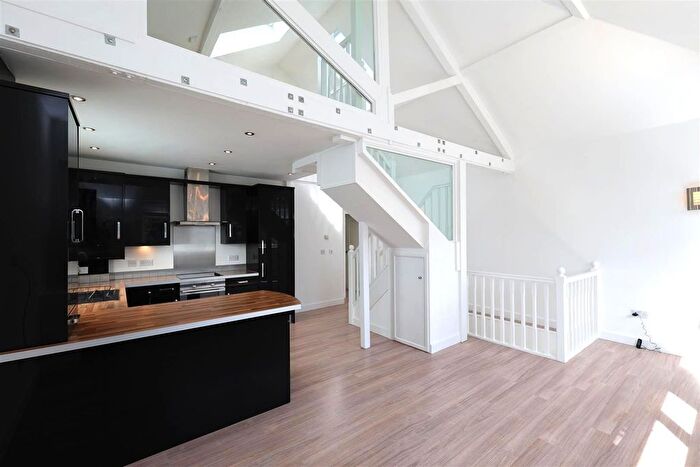 2 Bedroom Flat To Rent In Victoria Road, Sevenoaks, TN13