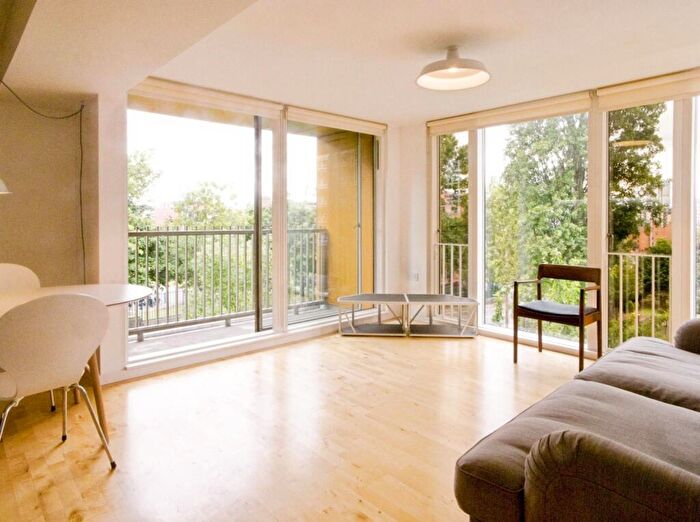 2 Bedroom Flat To Rent In The Avenue, Leeds, West Yorkshire, Uk, LS9