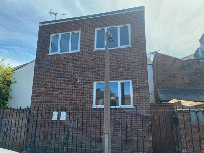 2 Bedroom Semi-Detached House To Rent In Abbey Path, Spalding, PE11