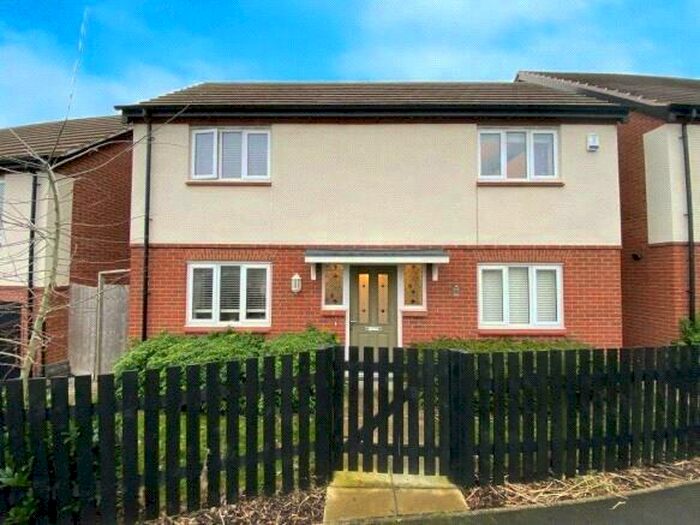 3 Bedroom Detached House To Rent In Edinburgh Road, Nuneaton, Warwickshire, CV10