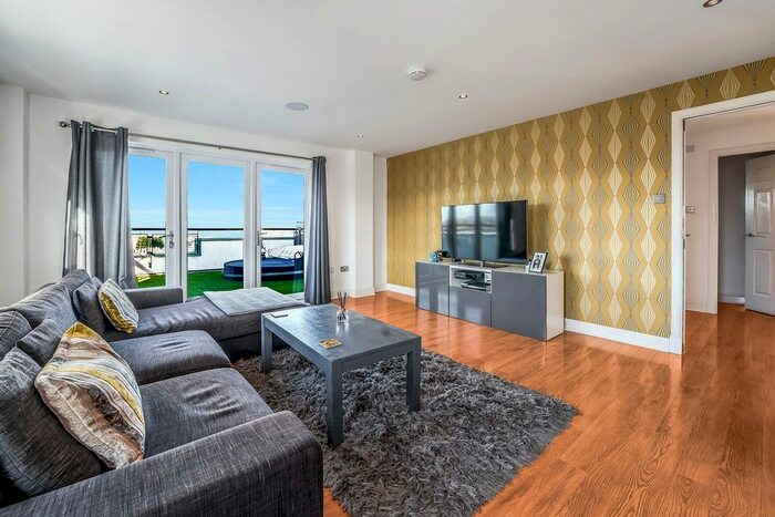 3 Bedroom Flat To Rent In Lindsay Road, Leith, Edinburgh, EH6