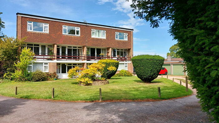 2 Bedroom Flat For Sale In Mulberry Close, Horsham, RH12