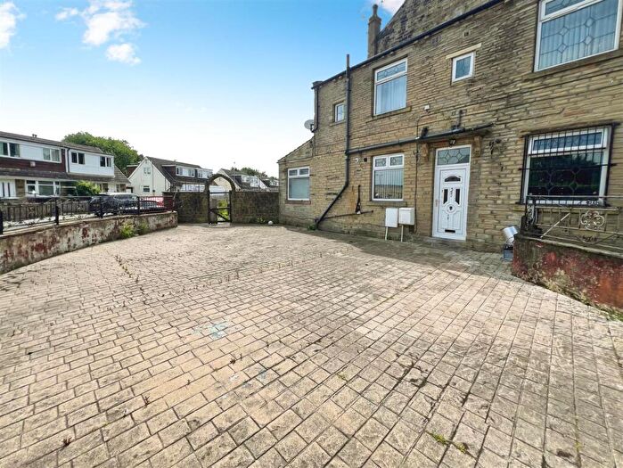 3 Bedroom End Of Terrace House For Sale In Harrogate Road, Bradford, BD2