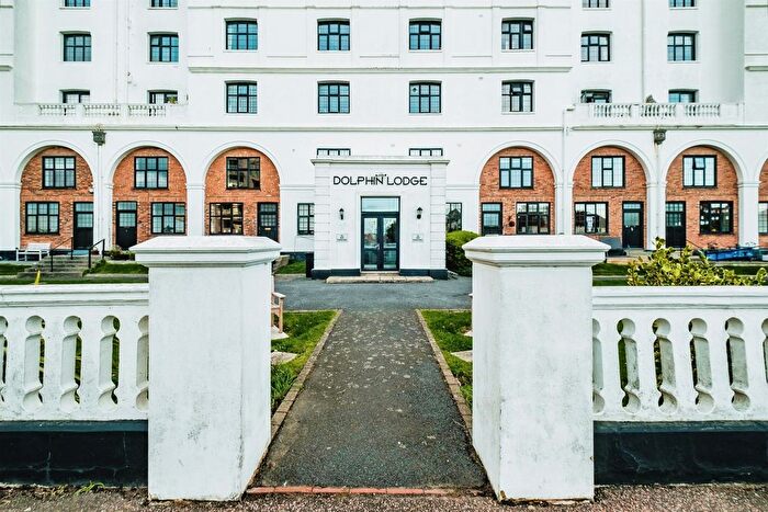 2 Bedroom Flat For Sale In Grand Avenue, Worthing, BN11