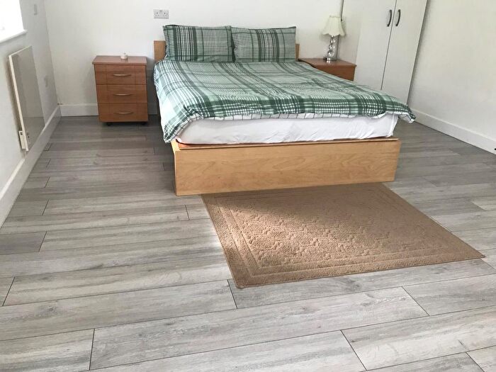 2 Bedroom Flat To Rent In Turnpike Lane, London, N8