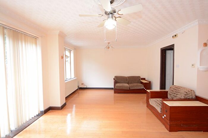 5 Bedroom Detached House To Rent In Firs Drive, Hounslow, TW5