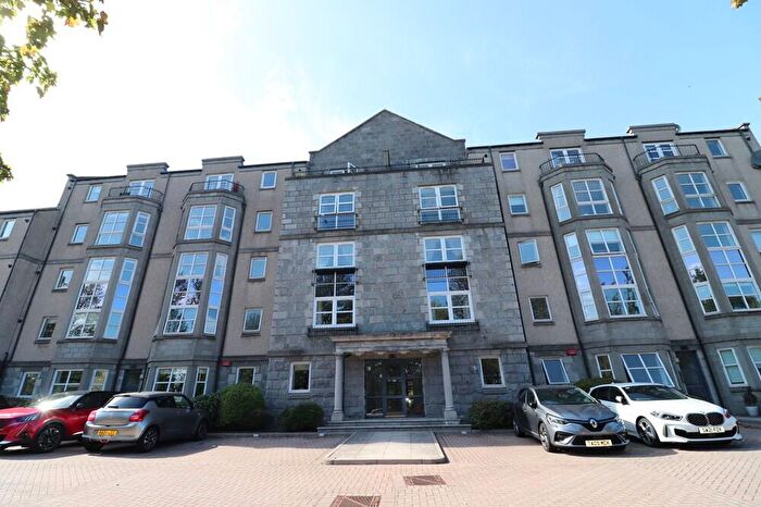 2 Bedroom Flat To Rent In Ruthrieston Court, Top Floor, AB10